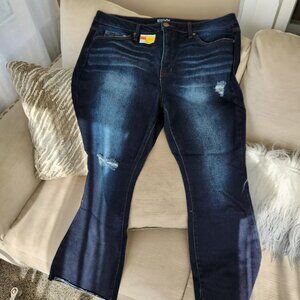 Terra & Sky size 16W  crop jean dark denim flare distressed